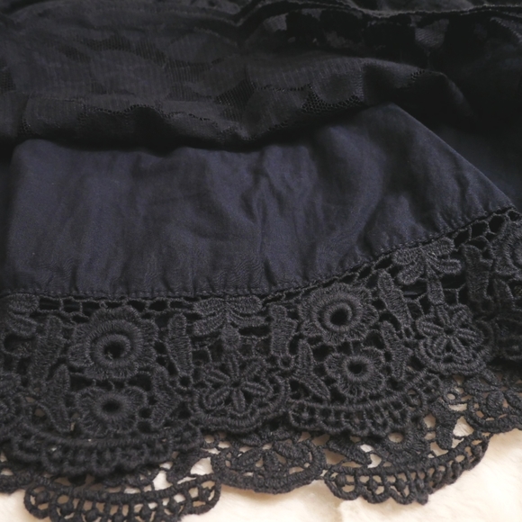 ⭐️ 3/$15 ⭐️ Abercrombie & Fitch Lace Skirt - Picture 6 of 7